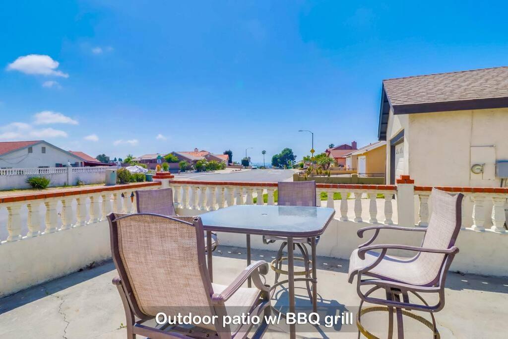 Entire Private 4-bedroom House W Garage, Big Yard, King Bed, Baby Crib Casa de férias San Diego