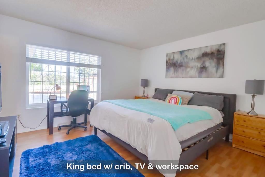 Entire Private 4-bedroom House W Garage, Big Yard, King Bed, Baby Crib Casa de férias San Diego
