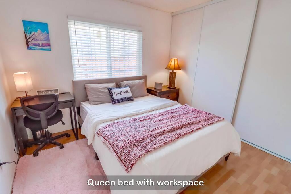 Сasa de vacaciones Entire Private 4-bedroom House W Garage, Big Yard, King Bed, Baby Crib *