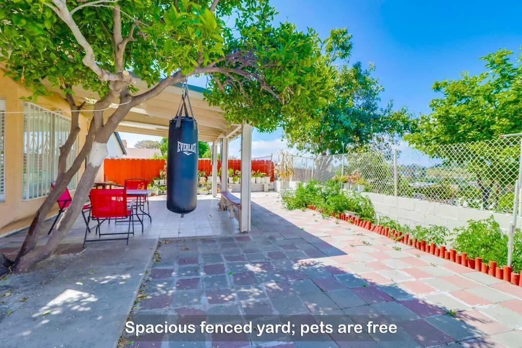 Сasa de vacaciones Entire Private 4-bedroom House W Garage, Big Yard, King Bed, Baby Crib San Diego