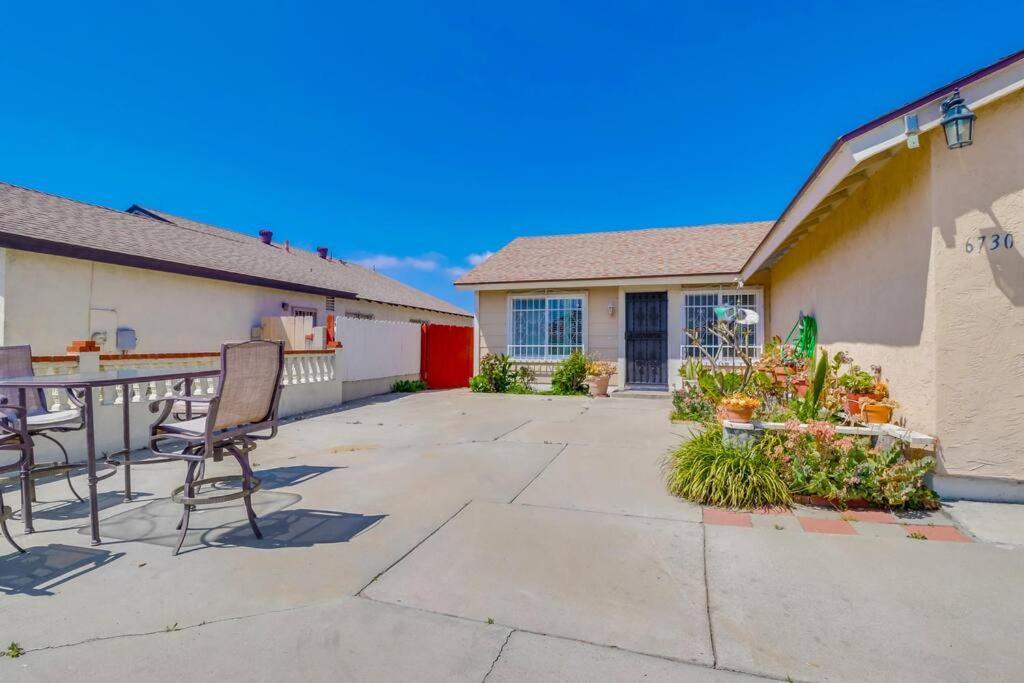 Сasa de vacaciones Entire Private 4-bedroom House W Garage, Big Yard, King Bed, Baby Crib *